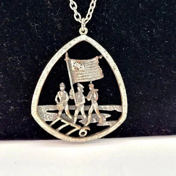 Vintage Estate Statement Necklace 1776 Patriotic Silver Tone 24" - Picture 2 of 2